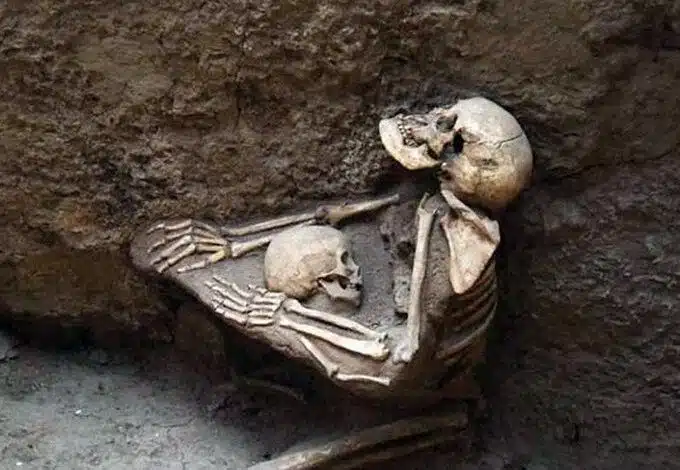 4000-Year-Old Skeletons of Mother and Child Found in China’s “Pompeii”